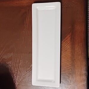 World Food servicRectangular Serving Plate. Good Condition. SIZE 16 BY 6 INCHES.